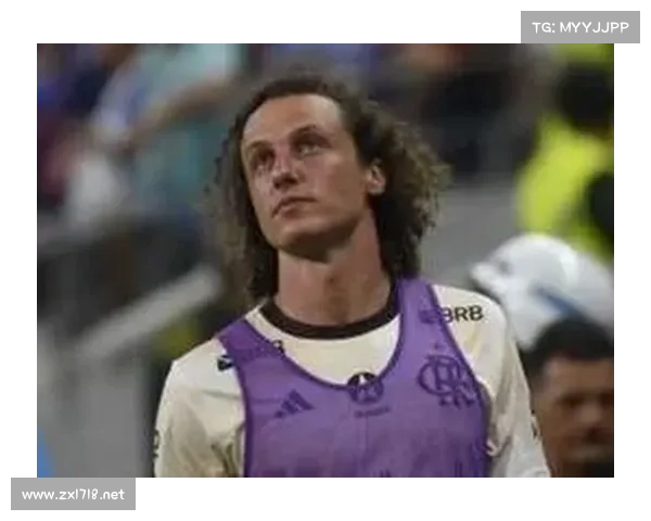 从防线核心到战术枢纽大卫路易斯踢球位置演变与角色深度解析