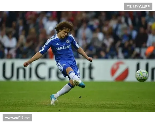 大卫路易斯踢球位置的五个关键点解析与战术意义